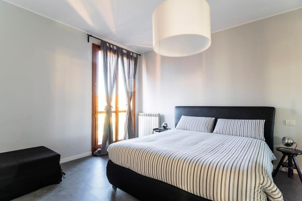 Black & White Flat In Naviglio/ Porta Genova Appartement *